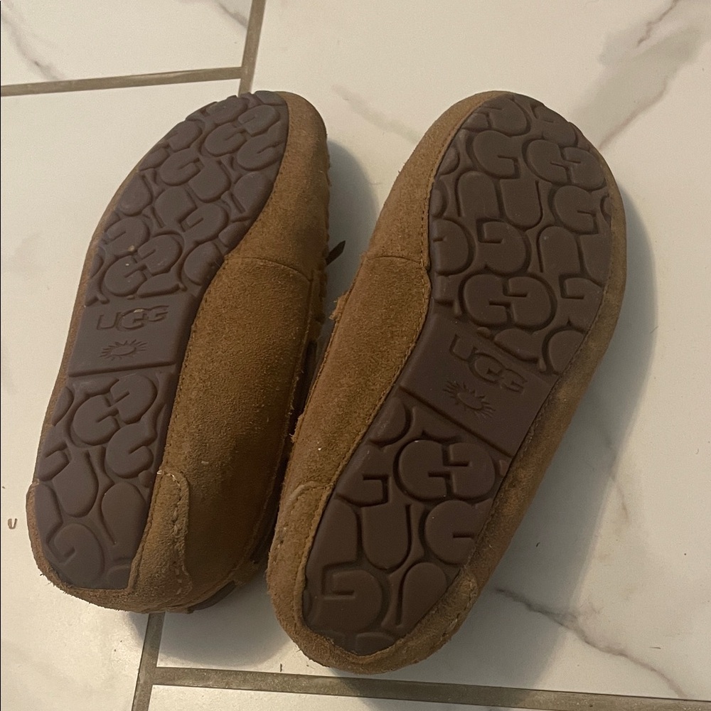 UGG Tan Suede Moccasin Slippers Size 6 - Picture 3 of 5